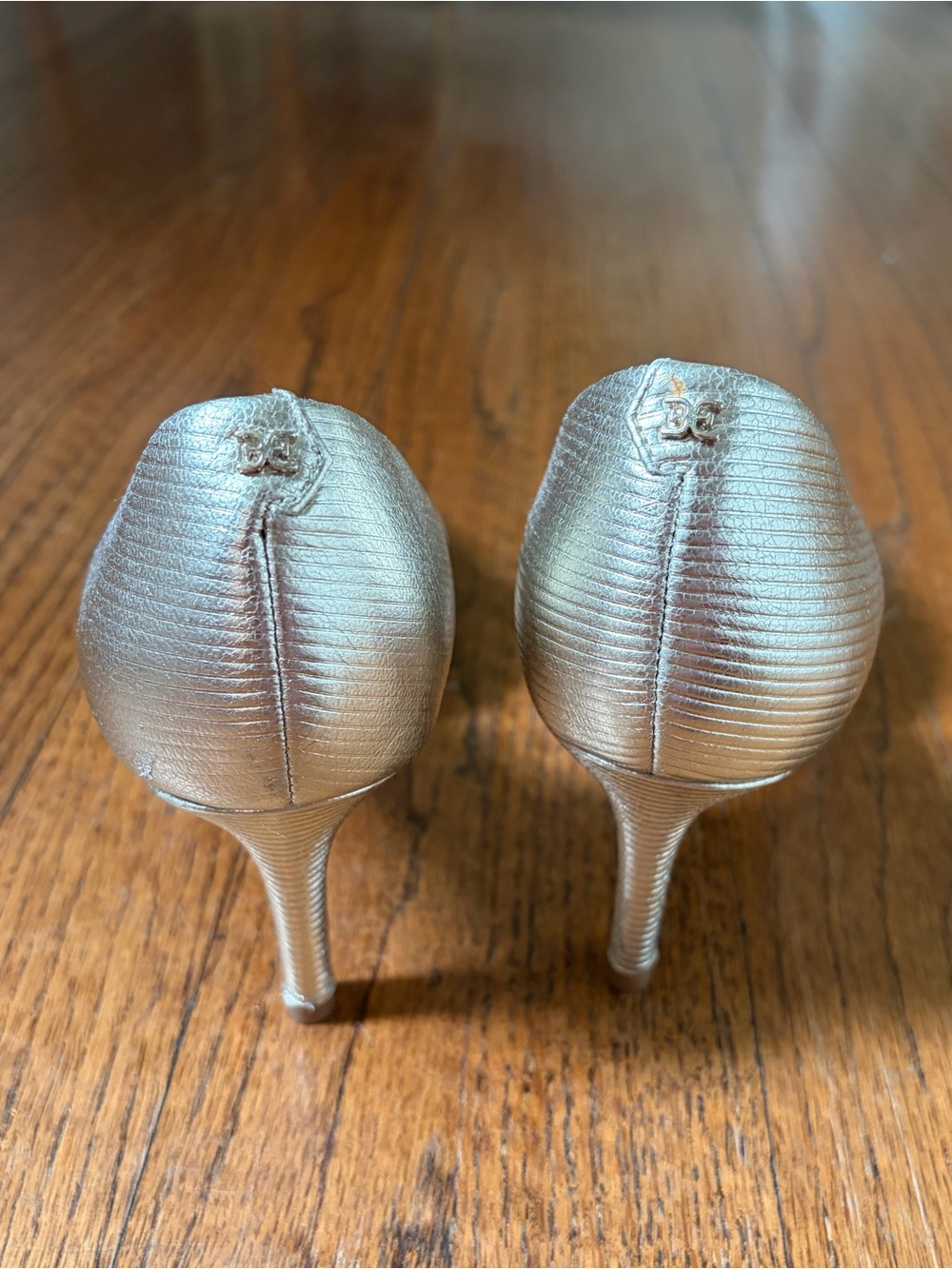 Metallic Pointed-Toe Heels - Picture 4 of 8